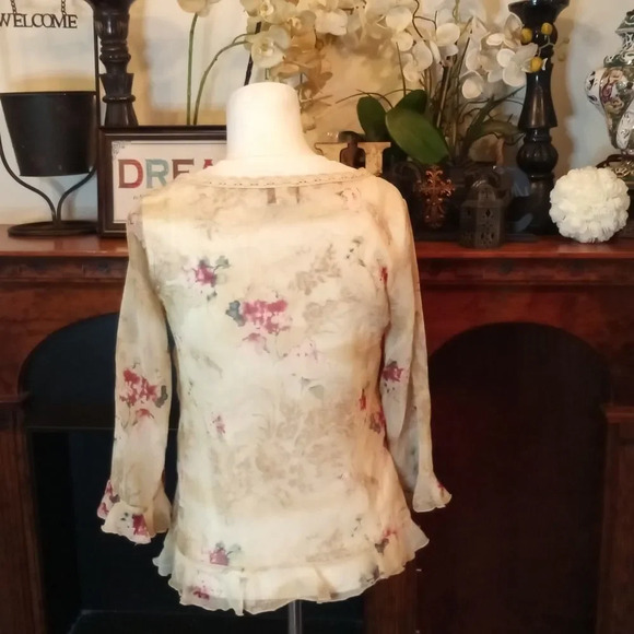 *New Blouse flowers size medium ( box N ) (box AC CT)(CY) - Picture 3 of 3